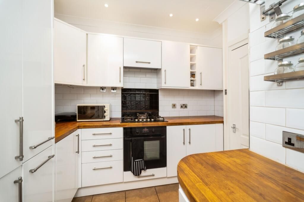 Property photo 2 of 9 Kitchen