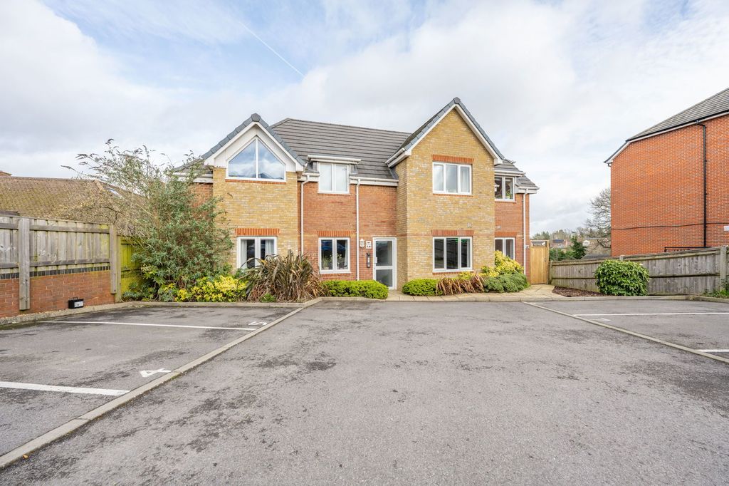 Property photo 1 of 8