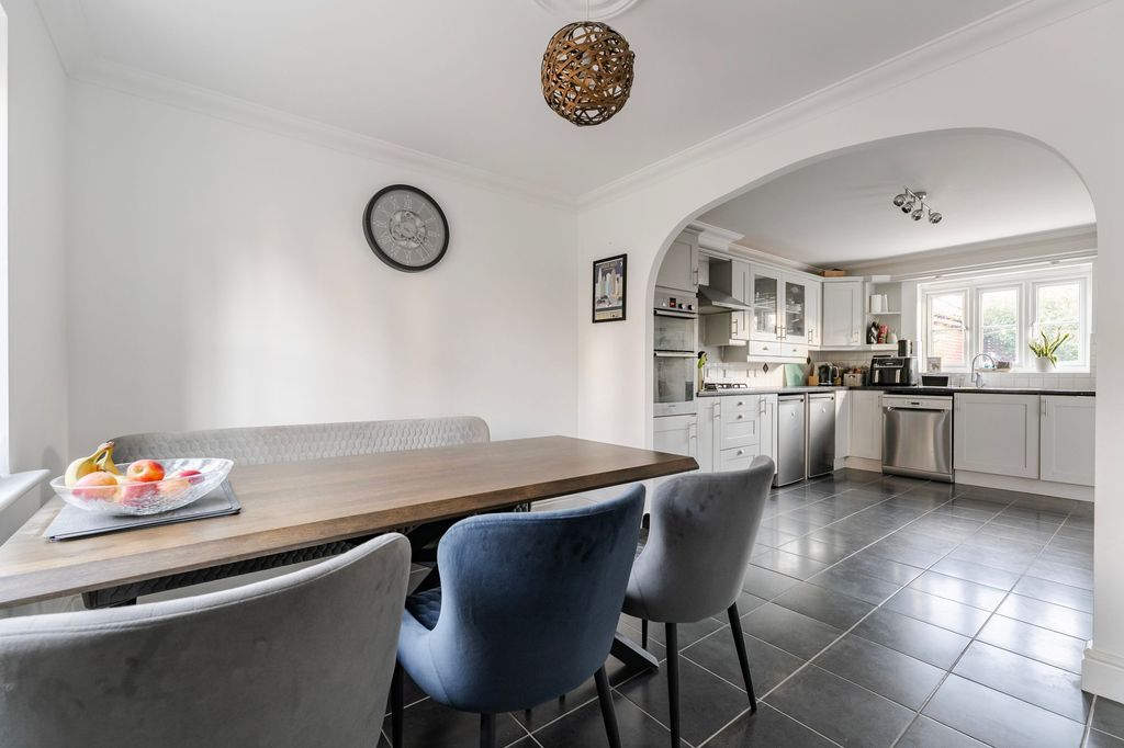 Property photo 2 of 21