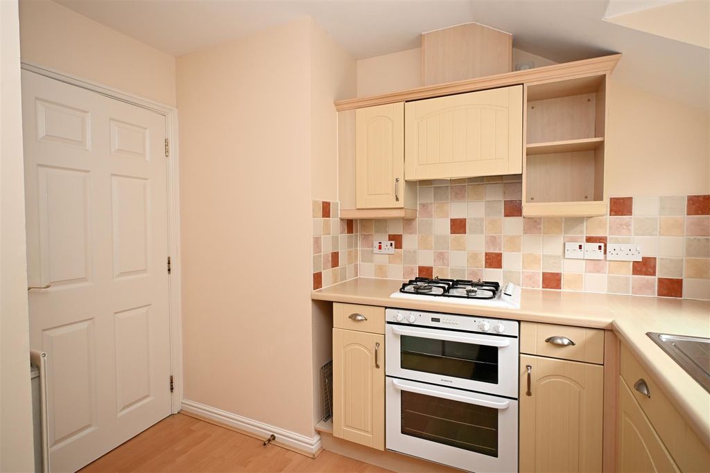 Property photo 3 of 12 Kitchen