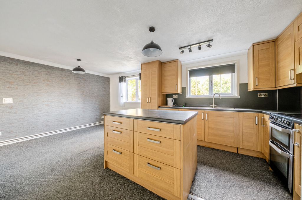 Property photo 3 of 12 1493658-12-6A68E6...