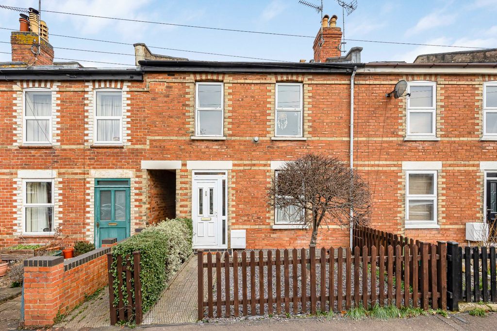 Property photo 1 of 17 Asquith Road