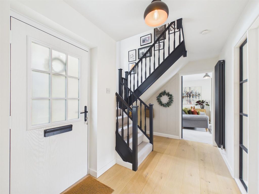 Property photo 2 of 12 Entrance Hall