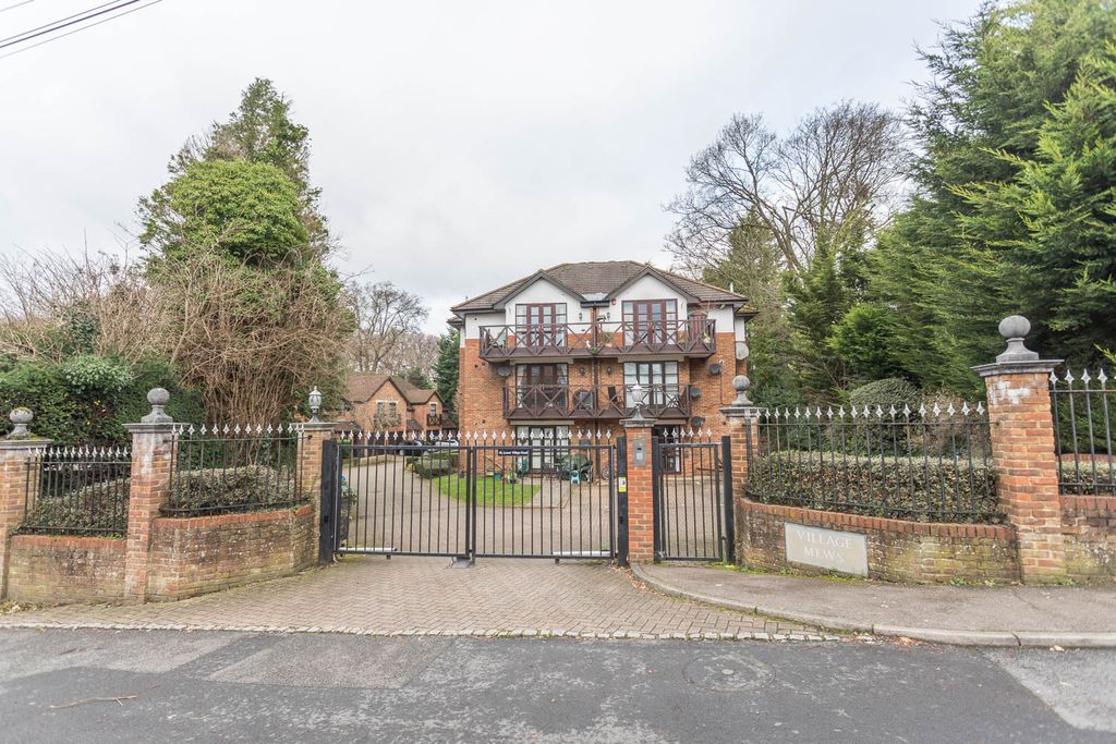 Property photo 2 of 9 Gated Entrance