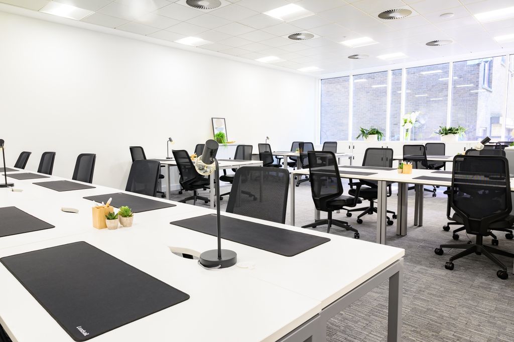 Property photo 1 of 7 Office