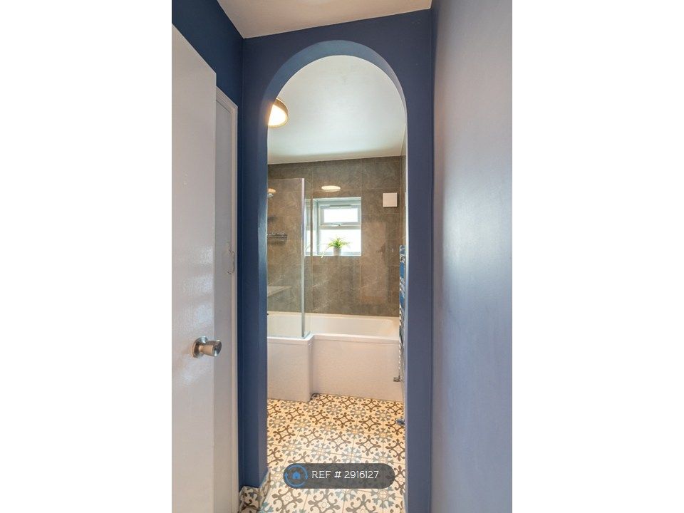 Property photo 3 of 21 Bathroom