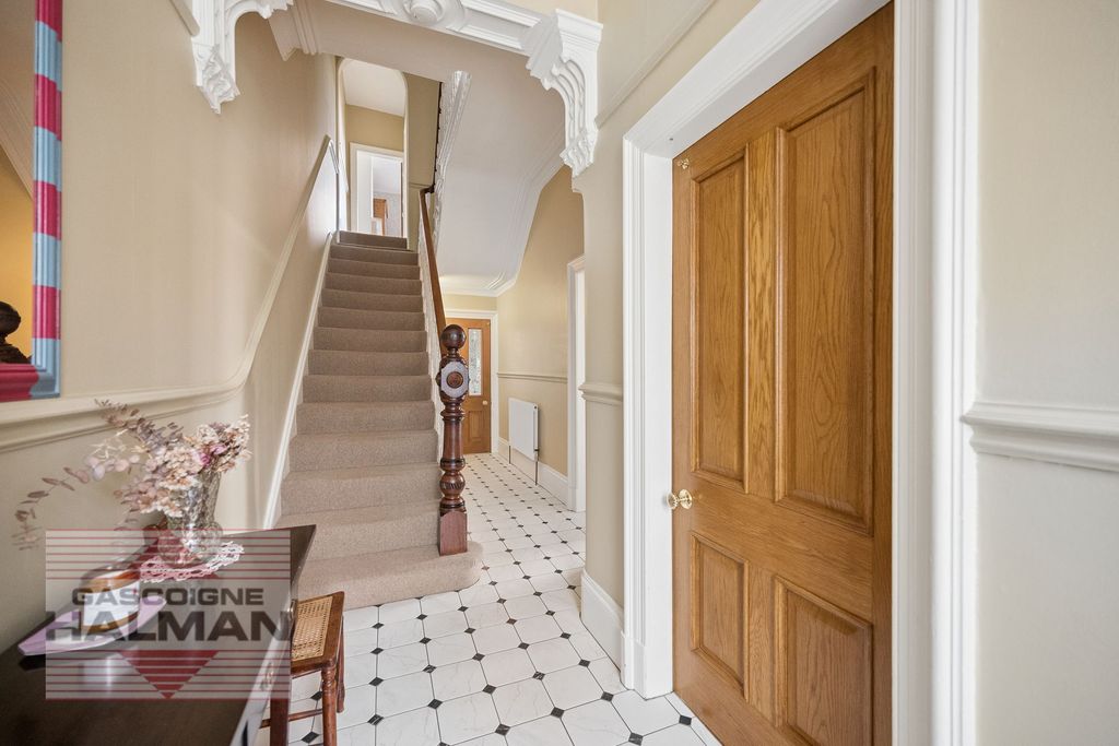 Property photo 3 of 46