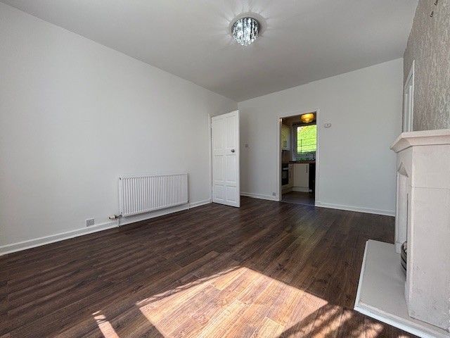 Property photo 3 of 11 Lounge