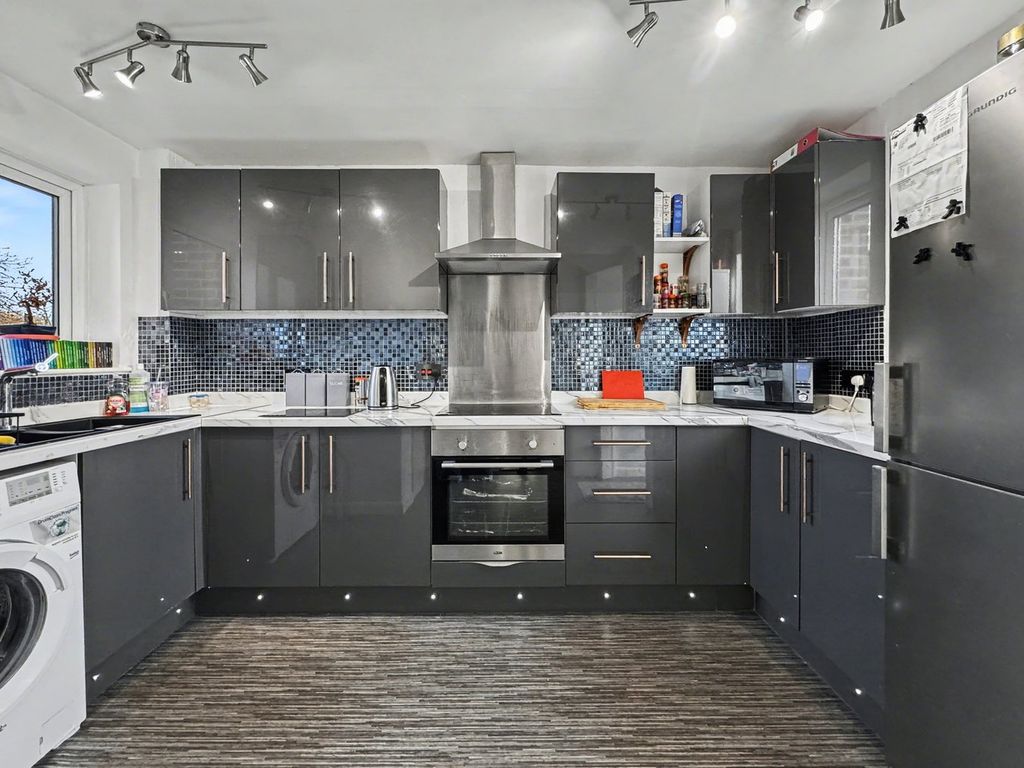 Property photo 2 of 26