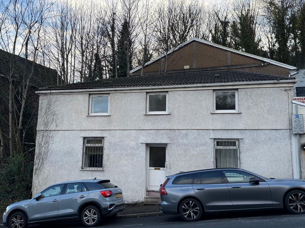 Property photo 2 of 5