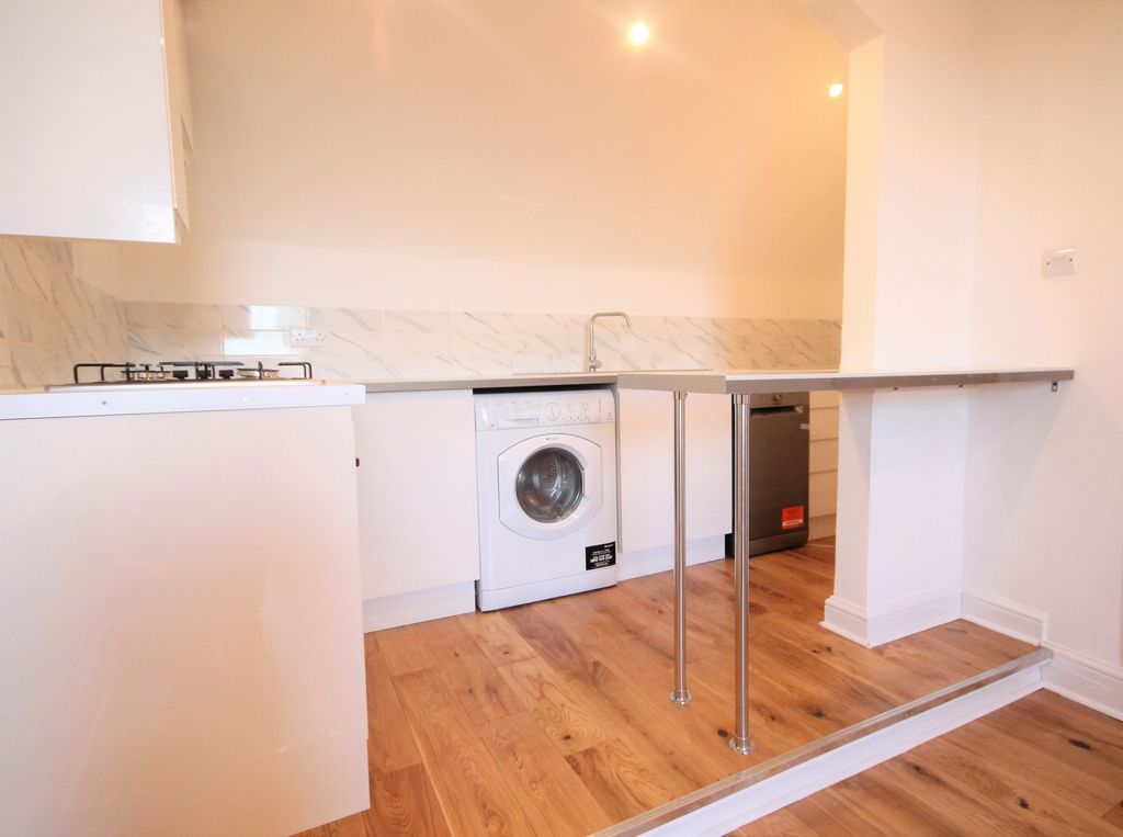 Property photo 3 of 7 Kitchen