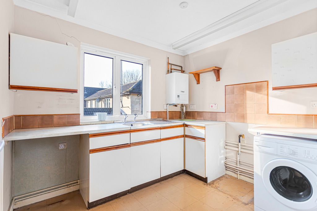 Property photo 3 of 10 Kitchen