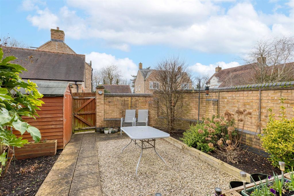 Property photo 3 of 22 Entertaining Garden