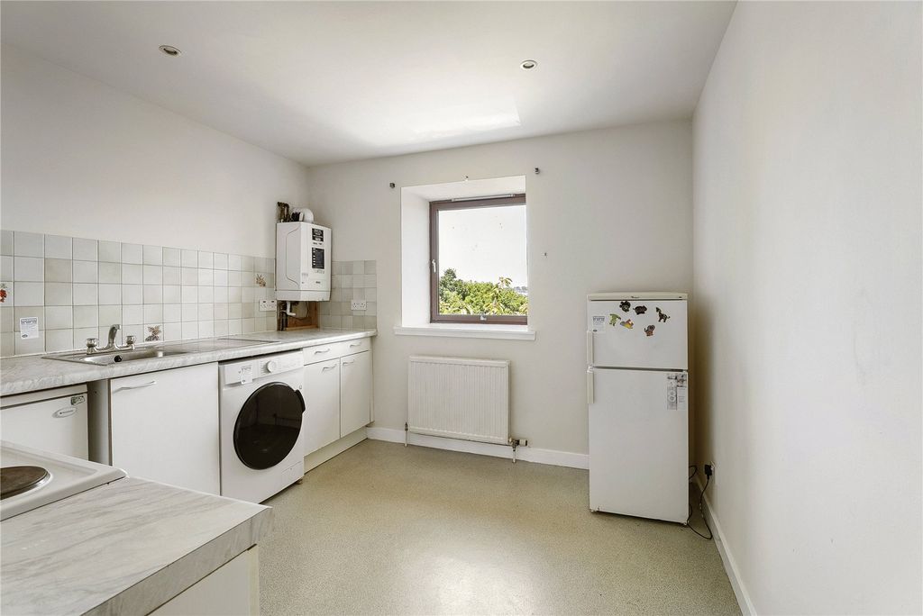 Property photo 2 of 12 Society Court