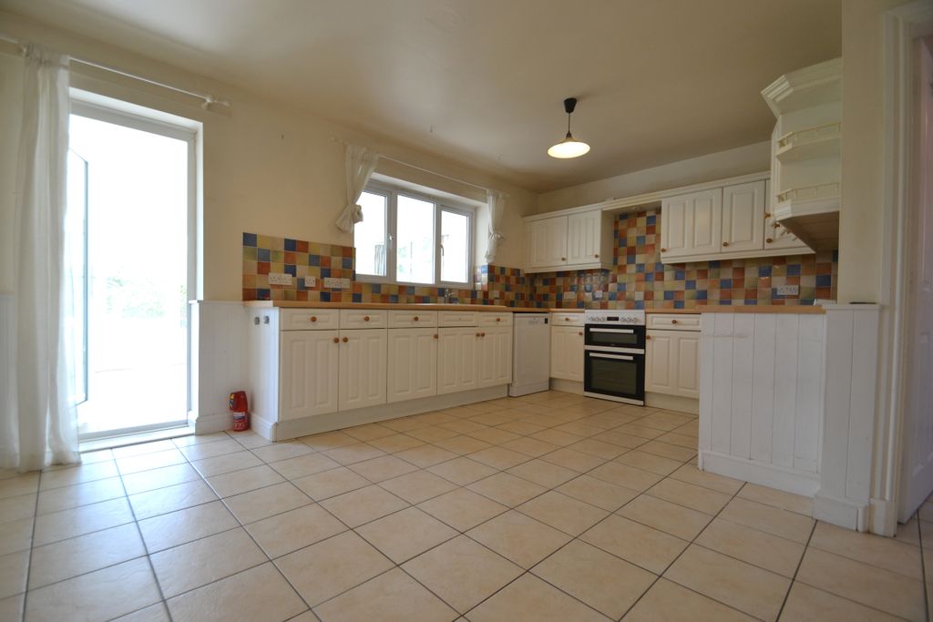 Property photo 3 of 26 Kitchen