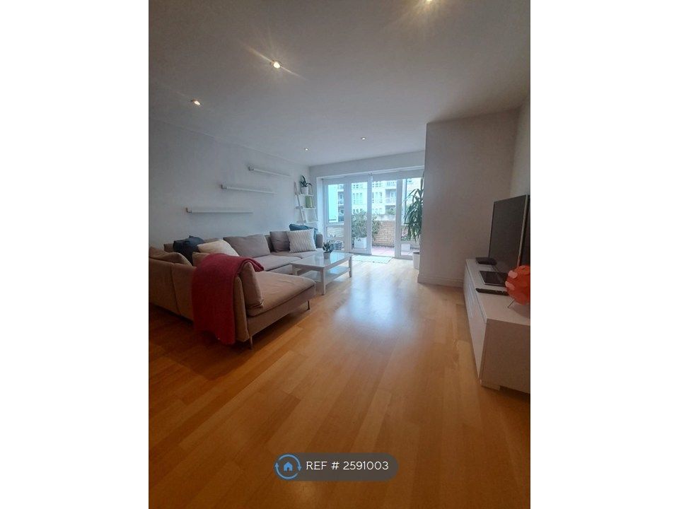 Property photo 2 of 16 Living Room