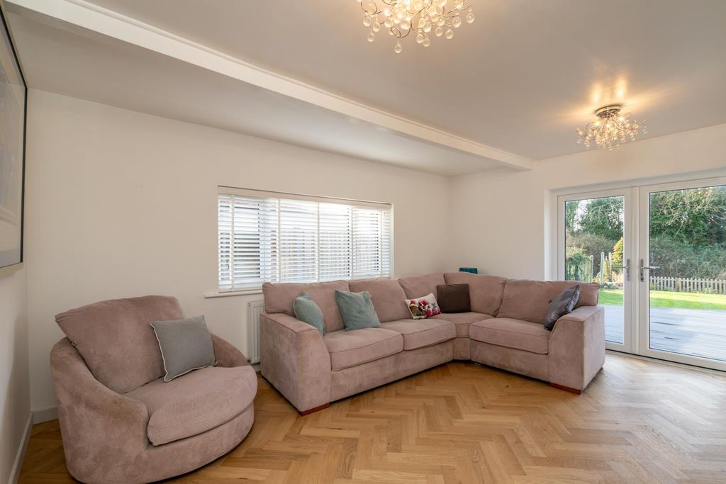 Property photo 3 of 19 Sitting Room (2).Jpg