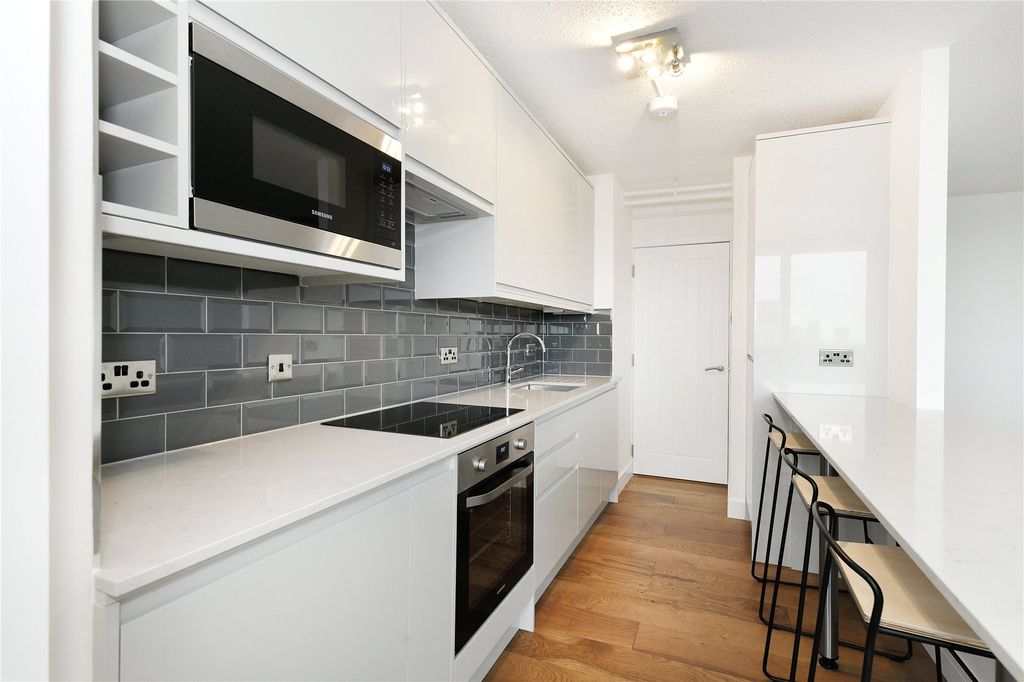 Property photo 3 of 10 Kitchen