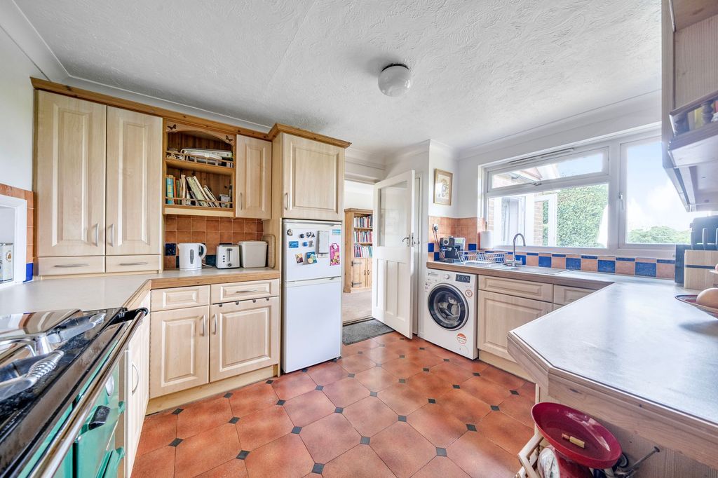 Property photo 3 of 28