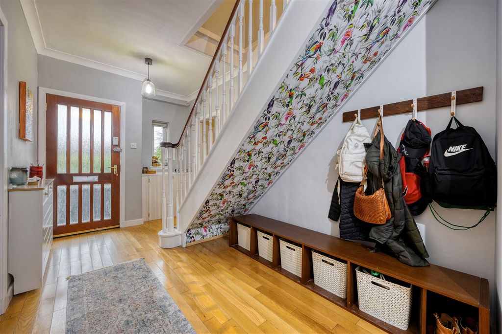 Property photo 3 of 36 2_Sycamore_Ave_Lenzie_022.Jpeg