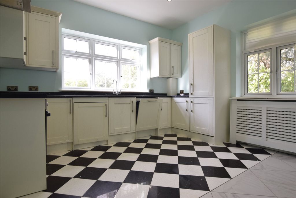 Property photo 2 of 15 Picture No. 21