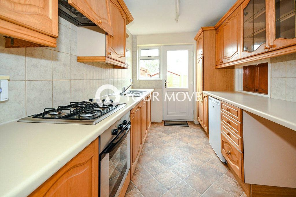 Property photo 3 of 8 Kitchen