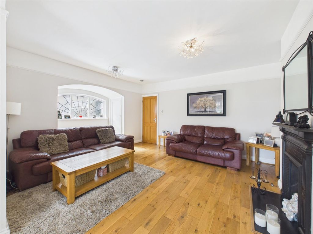 Property photo 3 of 15 Cam05080G0-Pr0419-Still007.Jpg