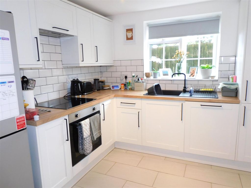 Property photo 3 of 9 Summ Kit.Jpg