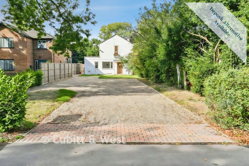 Property photo 1 of 11 Driveway