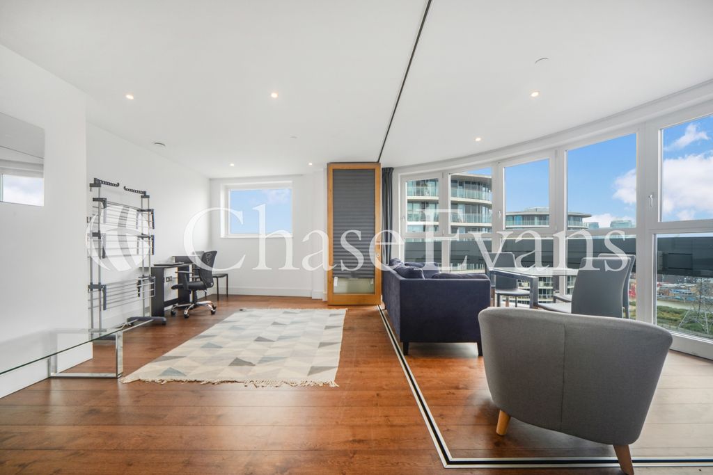 Property photo 1 of 22 Gateway Tower, Weste