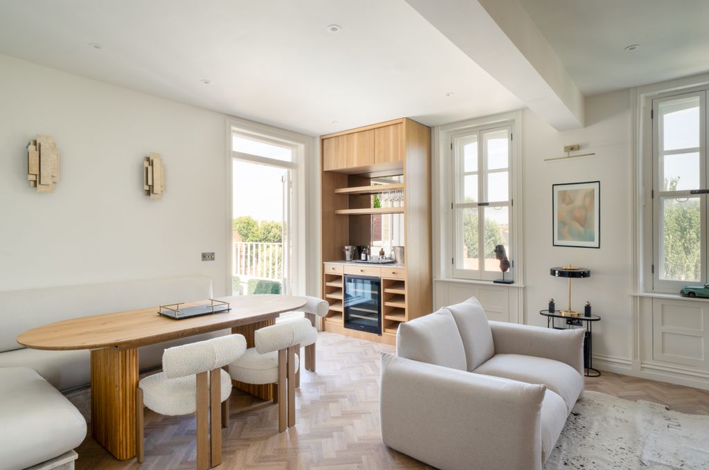 Property photo 1 of 22 Sitting Room 