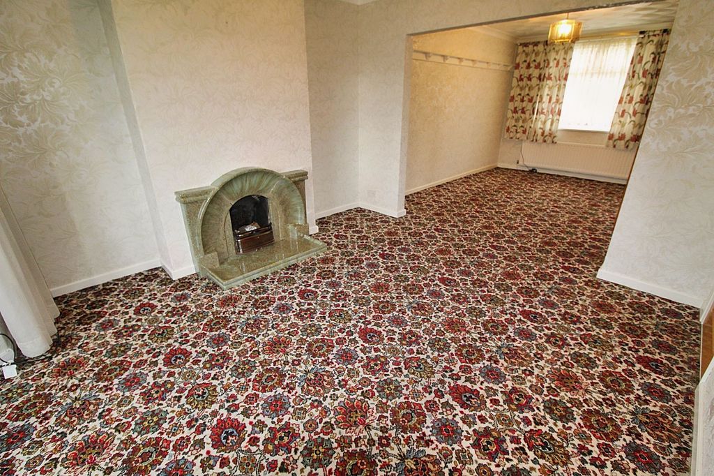 Property photo 2 of 24 Lounge