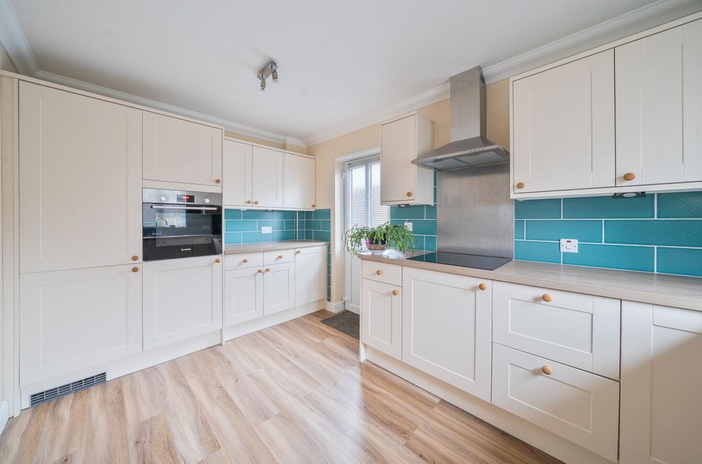 Property photo 2 of 17 1401372-15-696E3F...