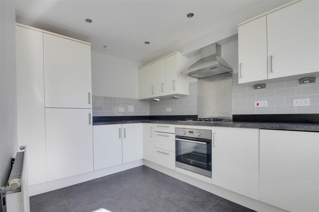 Property photo 2 of 12 Kitchen