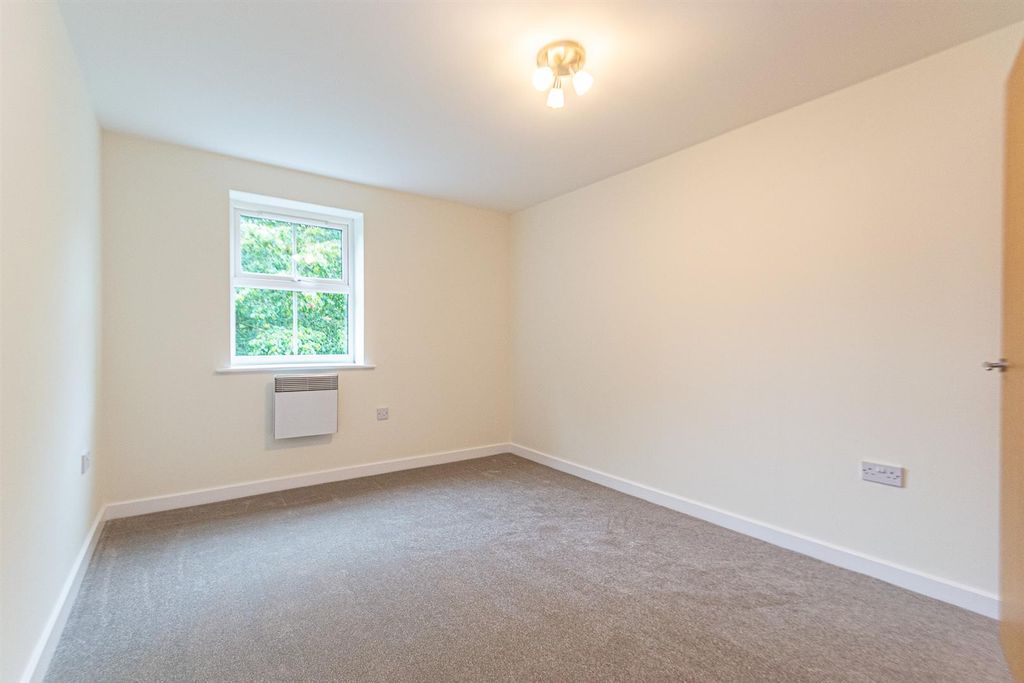 Property photo 3 of 8 Bedroom