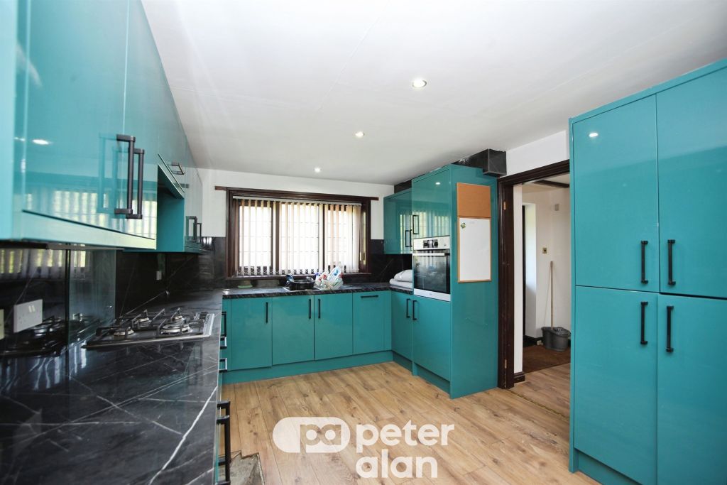 Property photo 3 of 27