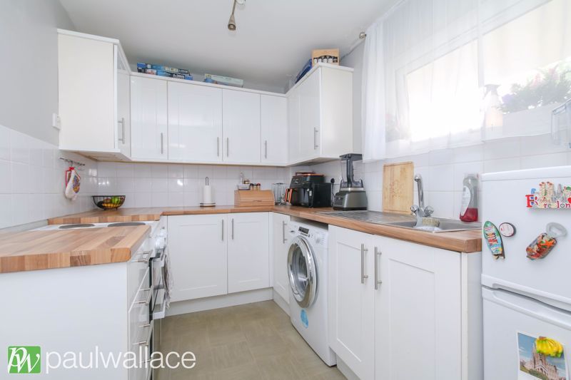 Property photo 3 of 9 Kitchen