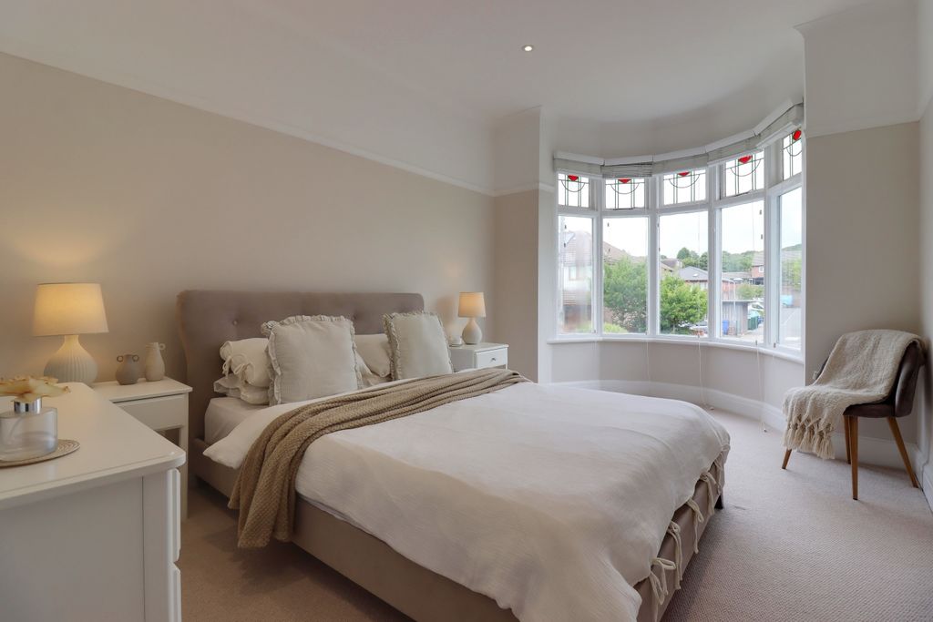 Property photo 2 of 18 Master Bedroom