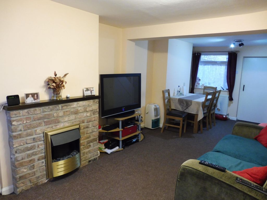 Property photo 3 of 4 Living Room