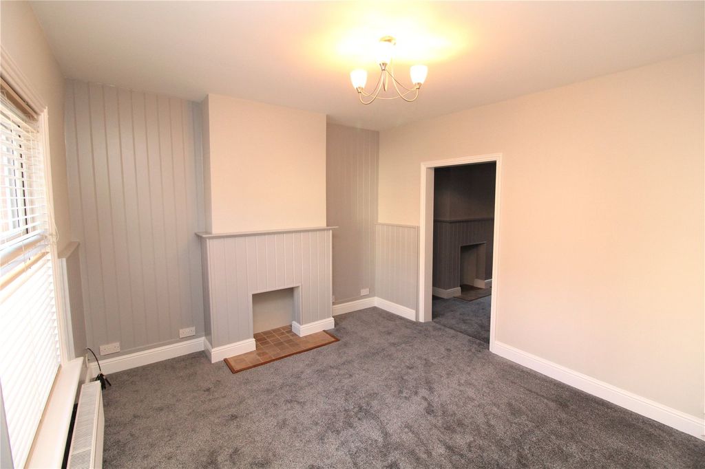 Property photo 2 of 8 Lounge