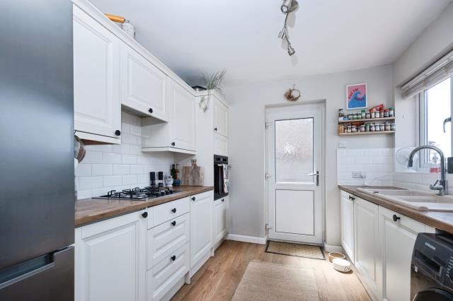 Property photo 3 of 21 Kitchen