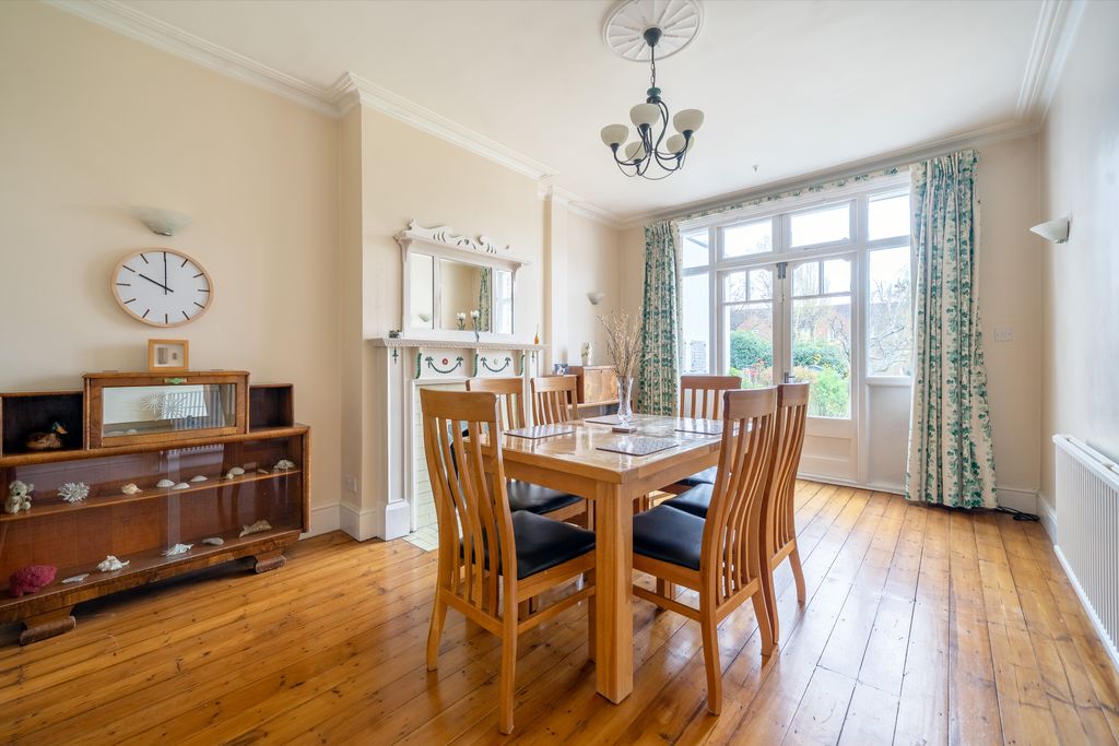 Property photo 2 of 14