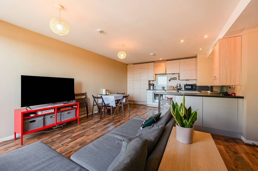 Property photo 3 of 11