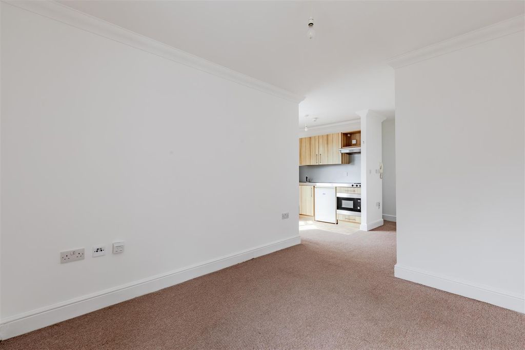 Property photo 2 of 9 Studio