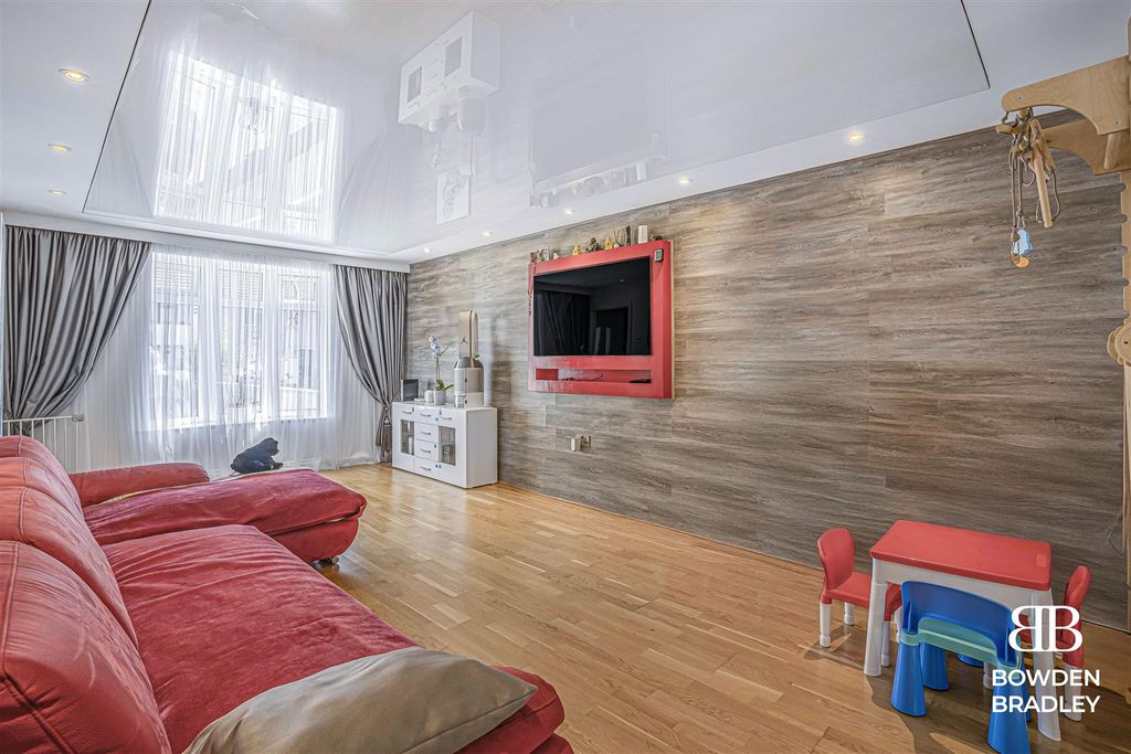 Property photo 3 of 17 A7_09851-Hdr.Jpg