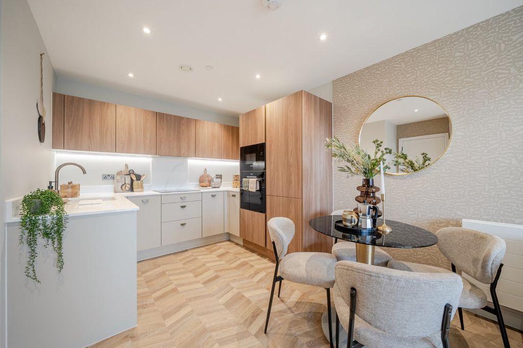 Property photo 3 of 11 Show Home