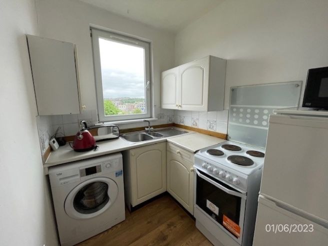 Property photo 2 of 6 Kitchen