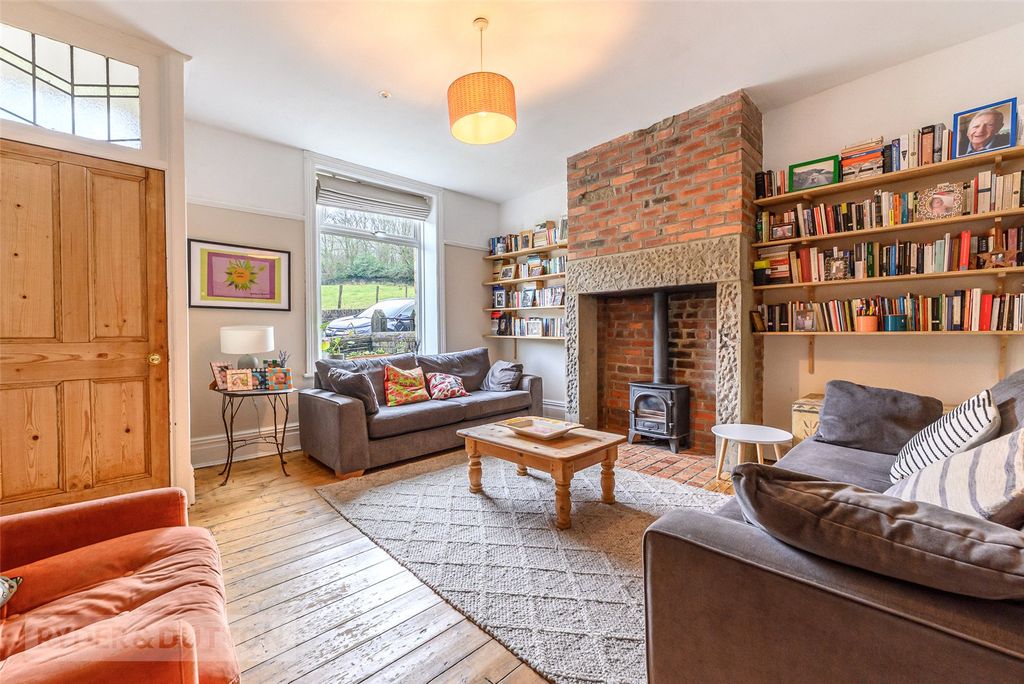 Property photo 2 of 21 Living Room