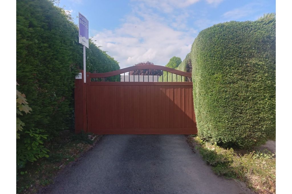 Property photo 2 of 33