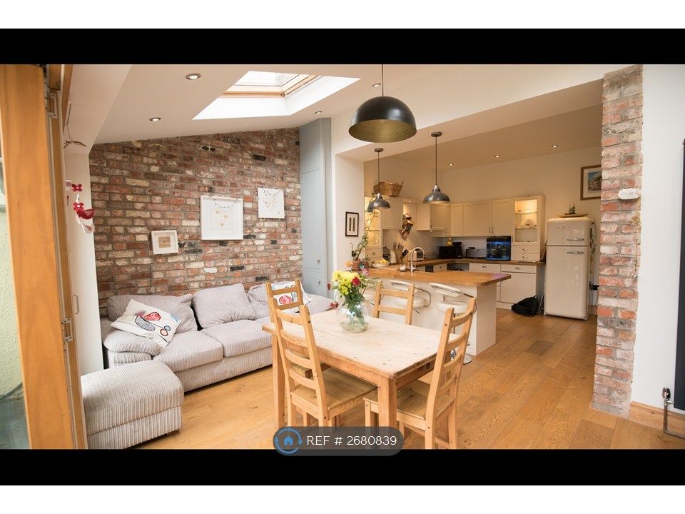 Property photo 3 of 10 Dining Area